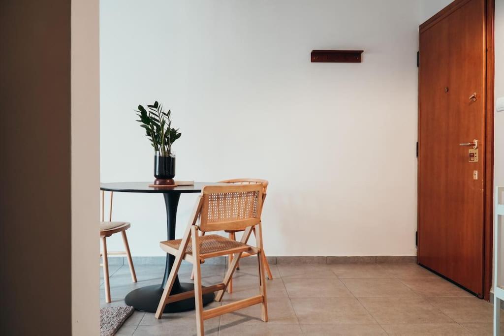 Charming Apartment In Keramikos Athen Exterior foto